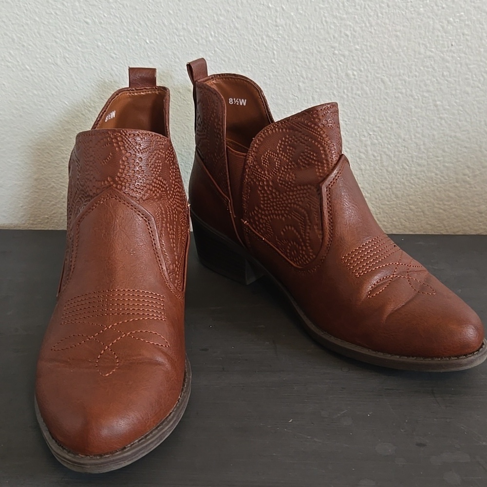 Easy Street Ankle Boots Size 8.5